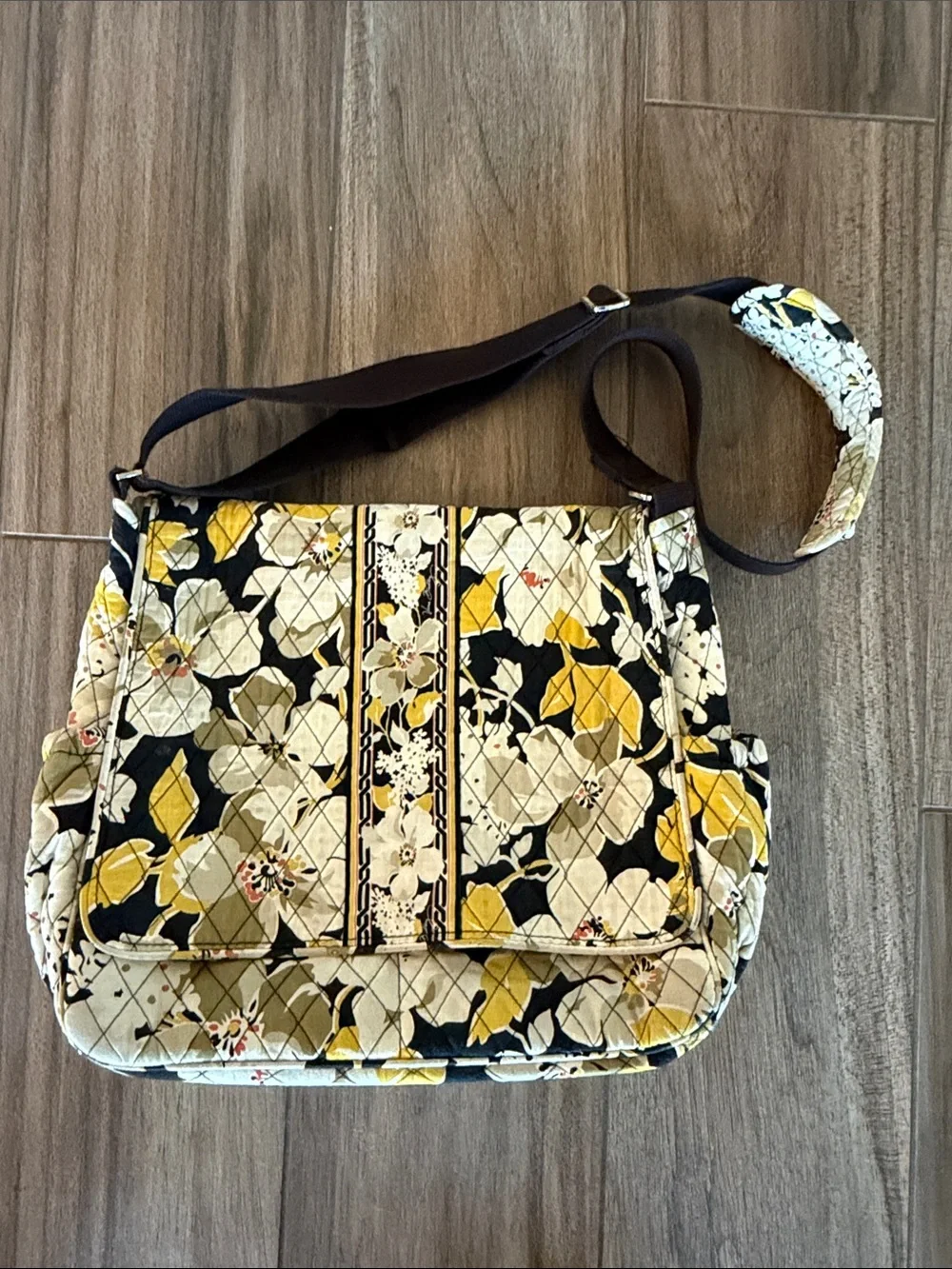 Vera Bradley Quilted Floral Diaper/Baby Crossbody Messenger Bag Dogwood pattern